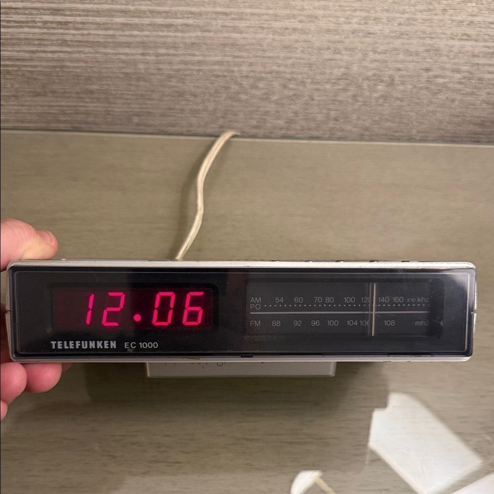SCARCE RARE Telefunken EC 1000 Gray Clock Radio - Picture 5 of 6